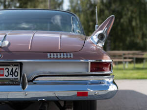 Afbeelding 8/84 van Chrysler New Yorker 2-Door Hardtop (1961)