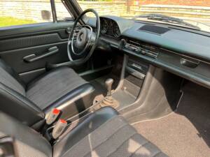 Bild 11/14 von Mercedes-Benz 200 (1972)