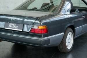 Bild 32/50 von Mercedes-Benz 300 CE (1991)