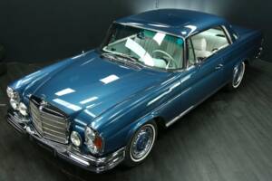 Image 38/50 of Mercedes-Benz 280 SE 3,5 (1971)