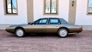 Image 2/18 of Aston Martin Lagonda (1982)