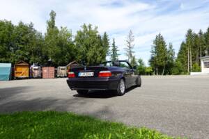 Image 6/21 de BMW 320i (1994)