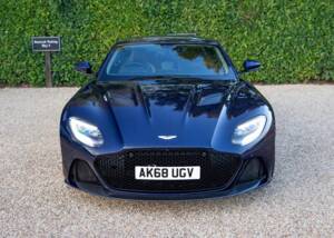 Immagine 24/50 di Aston Martin DBS Superleggera (2018)