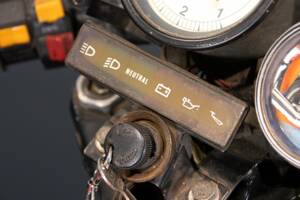 Image 33/49 de Moto Guzzi 850 LeMans (1981)