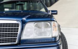 Image 14/45 of Mercedes-Benz E 220 (1995)