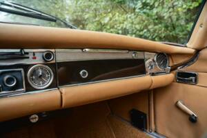 Image 15/28 of Mercedes-Benz 280 SL (1971)