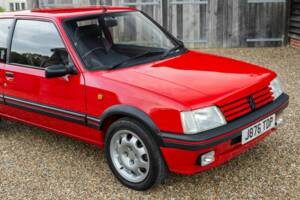 Immagine 8/50 di Peugeot 205 GTi 1.9 (1991)