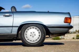 Image 28/47 of Mercedes-Benz 300 SL (1987)