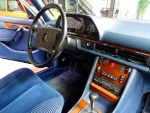 Image 15/24 of Mercedes-Benz 300 SE (1990)
