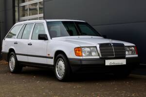 Immagine 4/18 di Mercedes-Benz 200 TE (1989)