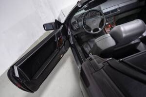 Image 11/37 of Mercedes-Benz SL 320 (1993)