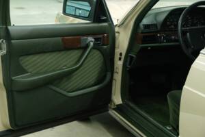 Bild 36/50 von Mercedes-Benz 280 SE (1984)