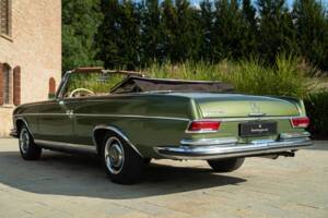Imagen 9/50 de Mercedes-Benz 220 SE b (1964)