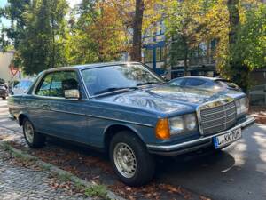 Immagine 31/38 di Mercedes-Benz 230 CE (1983)