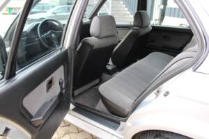 Image 13/32 de BMW 325ix (1990)