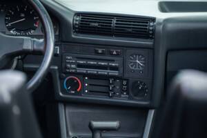 Image 47/71 of BMW 325i (1989)