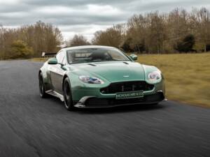 Image 38/65 de Aston Martin Vantage GT8 (2017)