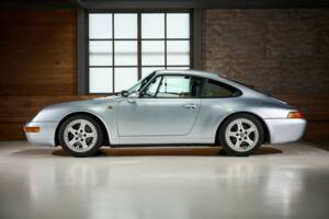 Image 28/36 de Porsche 911 Carrera (1995)