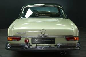 Image 5/30 de Mercedes-Benz 280 SE (1970)