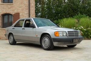 Image 2/50 of Mercedes-Benz 190 E 1.8 (1991)