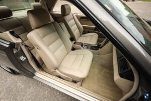 Bild 13/74 von Mercedes-Benz E 320 (1994)