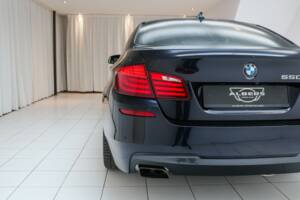 Image 19/24 of BMW 550i (2012)