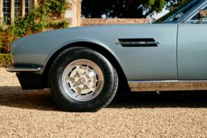 Image 3/16 de Aston Martin DBS V8 (1970)