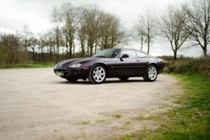 Immagine 2/28 di Jaguar XK8 4.0 (1999)
