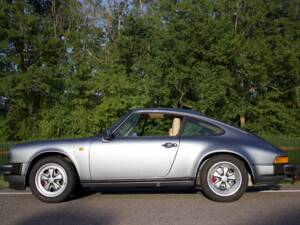 Image 6/8 de Porsche 911 Carrera 3.2 (1985)