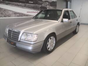 Bild 2/19 von Mercedes-Benz E 420 (1994)