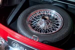 Image 20/27 of MG MGB GT (1972)