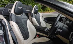 Image 5/39 of Aston Martin DB 11 Volante (2018)