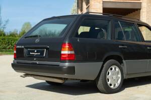 Imagen 19/50 de Mercedes-Benz 200 TE (1993)