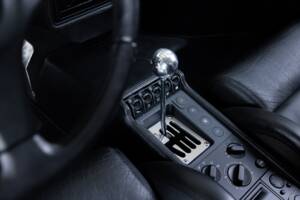 Image 15/36 de Ferrari F 355 Berlinetta (1995)