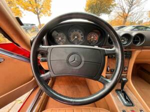 Image 16/22 de Mercedes-Benz 560 SL (1986)