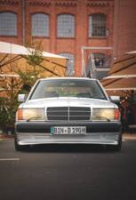 Immagine 17/49 di Mercedes-Benz 190 E (1990)