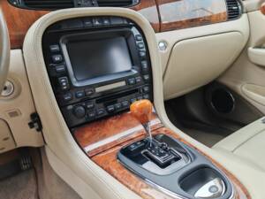 Bild 32/50 von Jaguar XJ 8 3.5 (2003)