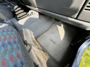 Bild 35/38 von Jeep Wrangler Sport Hardtop 2.5 (1997)
