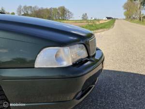 Image 13/37 of Volvo V 70 2.4 (2000)