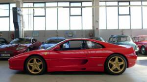 Bild 1/41 von Ferrari F 355 Berlinetta (1995)