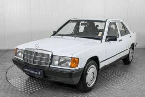 Image 17/50 de Mercedes-Benz 190 D (1986)