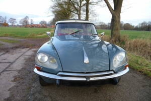Image 3/8 of Citroën ID 19 (1969)