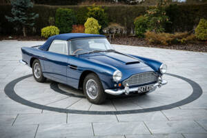 Image 4/14 of Aston Martin DB 4 Convertible (1963)