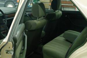 Bild 43/50 von Mercedes-Benz 280 SE (1984)