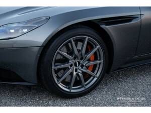 Image 31/41 de Aston Martin DB 11 Volante (2018)