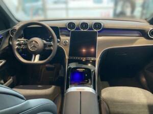 Image 5/10 of Mercedes-Benz GLC 300 4MATIC (2023)