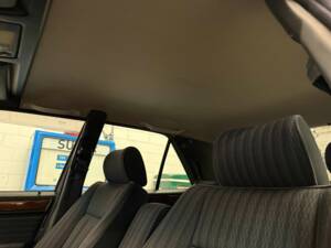 Image 12/20 of Mercedes-Benz 250 D Turbo (1991)