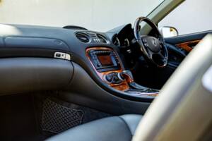 Image 32/50 de Mercedes-Benz SL 500 (2003)