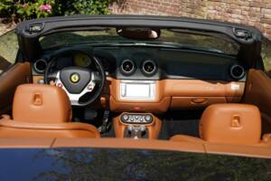 Bild 26/50 von Ferrari California (2010)