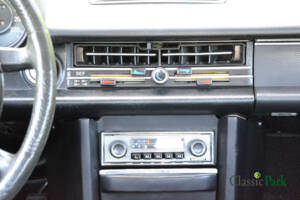 Image 32/50 of Mercedes-Benz 230&#x2F;6 (1973)
